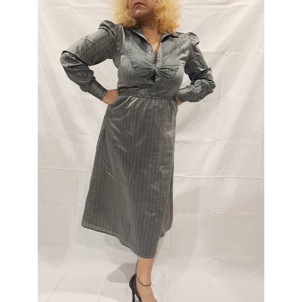 Joseph Magnin 100% Silk Vintage Long-sleeved Gray Midi Dress